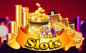 Bàn baccarat live casino với dealer thật đang chia bài cho người chơi